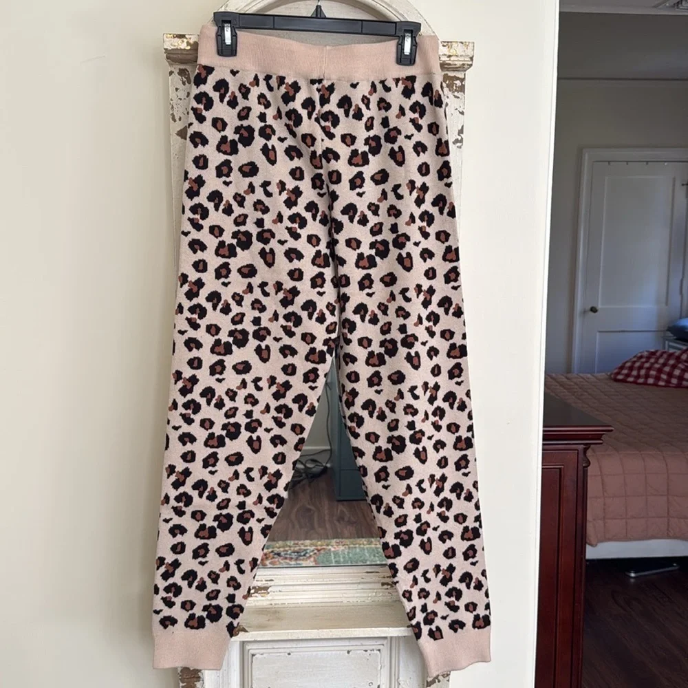 NWT Skies are Blue Leopard Joggers Size Small